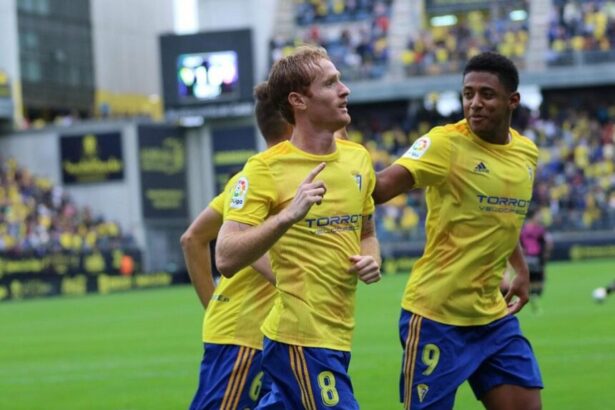 Thống kê lịch sử đối đầu Cadiz vs Real Valladolid (2h ngày 20/5)